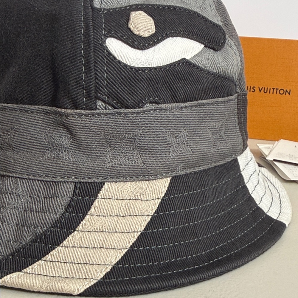 Louis Vuitton DENIM Monogram portrait Bucket Hat in Gray and Black medium - Picture 5 of 15
